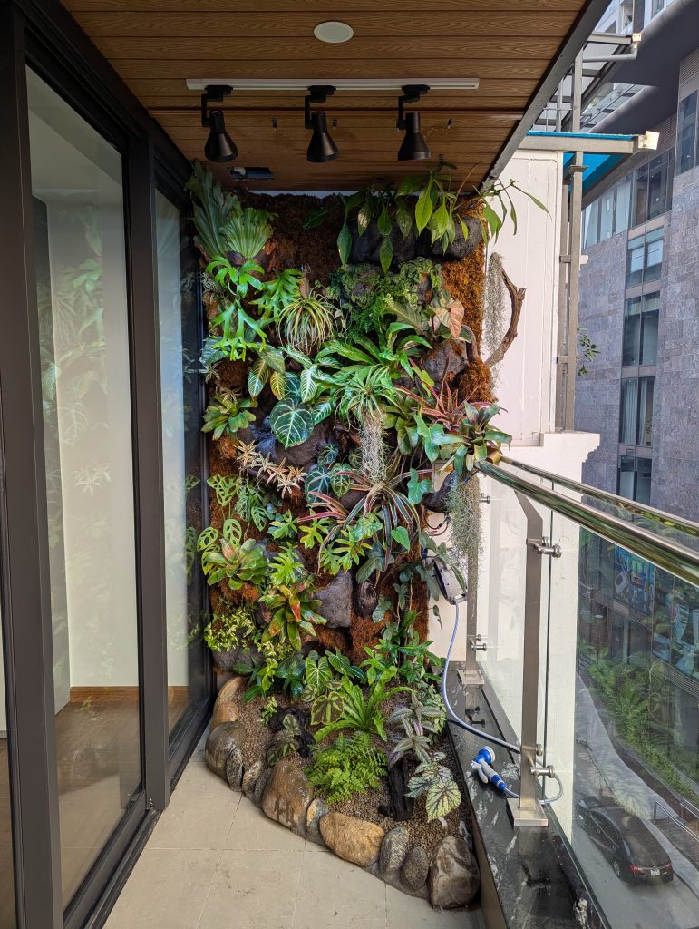 SunGrand Thụy Khuê | Tường cây và bồn cây 5m² với hệ thống tự động