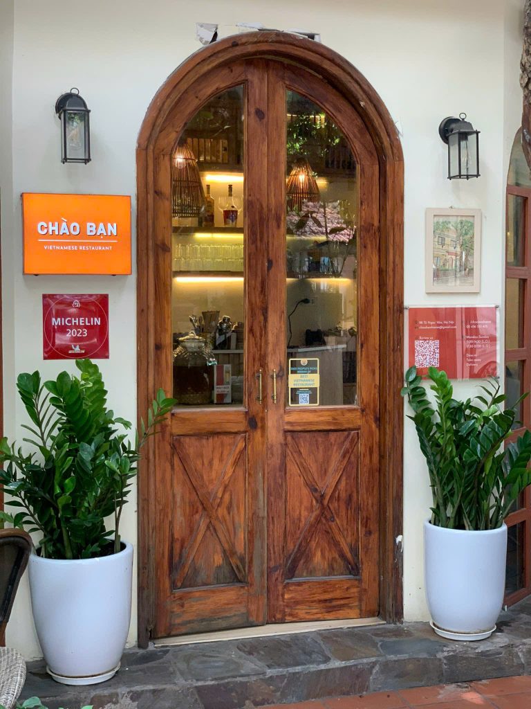 Thi Công Cây Nội Thất Nhà Hàng Michelin Tây Hồ – Không Gian Tropical Cao Cấp 3 Sao